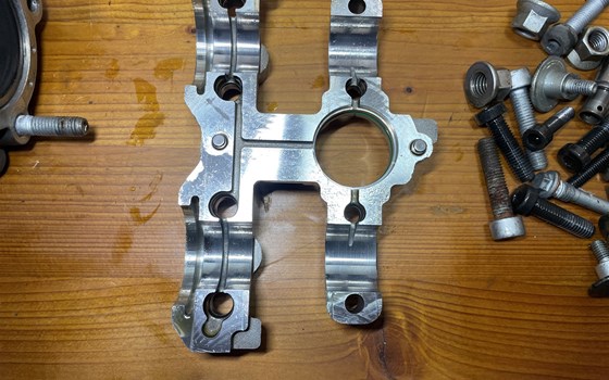 KTM 950 SM LC8 Supermoto Zylinderkopf hinten Ventile - Bild 4