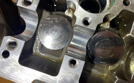 KTM 950 SM LC8 Supermoto Zylinderkopf hinten Ventile - Bild 9