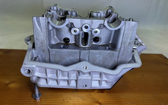 Aprilia RSV 1000 Tuono RP 2003 Zylinderkopf Ventildeckel vorne - Bild 10