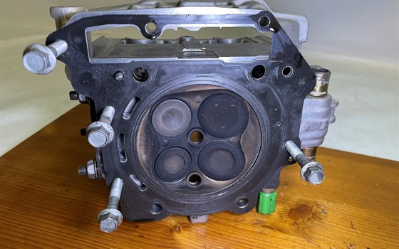 Aprilia RSV 1000 Tuono RP 2003 Zylinderkopf Ventildeckel vorne - Bild 14