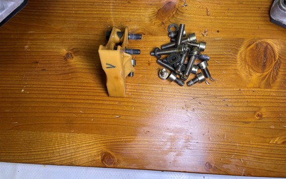 Aprilia RSV 1000 Tuono RP 2003 Zylinderkopf Ventildeckel vorne - Bild 2