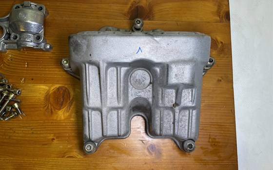 Aprilia RSV 1000 Tuono RP 2003 Zylinderkopf Ventildeckel vorne - Bild 3