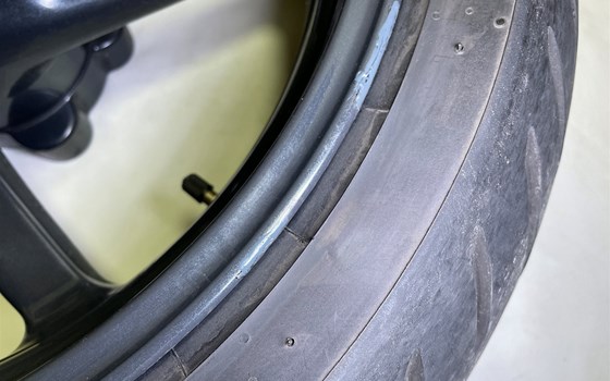 Aprilia RSV 1000 Tuono RP 2003 Hinterrad Felge hinten Achse - Bild 11 Aprilia RSV 1000 Tuono RP 2003 Hinterrad Felge hinten Achse - Bild 11