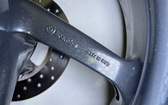 Aprilia RSV 1000 Tuono RP 2003 Hinterrad Felge hinten Achse - Bild 14 Aprilia RSV 1000 Tuono RP 2003 Hinterrad Felge hinten Achse - Bild 14