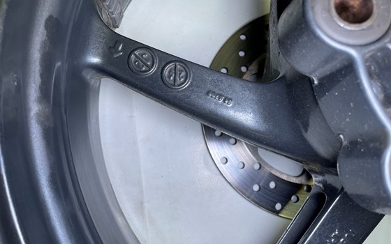 Aprilia RSV 1000 Tuono RP 2003 Hinterrad Felge hinten Achse - Bild 17 Aprilia RSV 1000 Tuono RP 2003 Hinterrad Felge hinten Achse - Bild 17