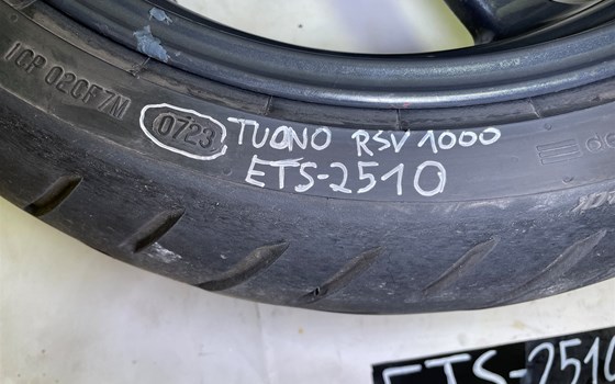 Aprilia RSV 1000 Tuono RP 2003 Hinterrad Felge hinten Achse - Bild 6 Aprilia RSV 1000 Tuono RP 2003 Hinterrad Felge hinten Achse - Bild 6