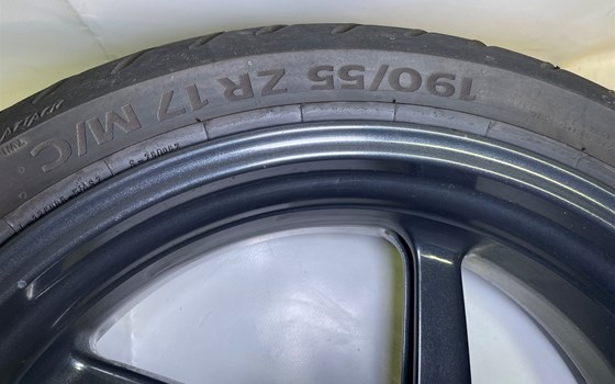 Aprilia RSV 1000 Tuono RP 2003 Hinterrad Felge hinten Achse - Bild 7 Aprilia RSV 1000 Tuono RP 2003 Hinterrad Felge hinten Achse - Bild 7