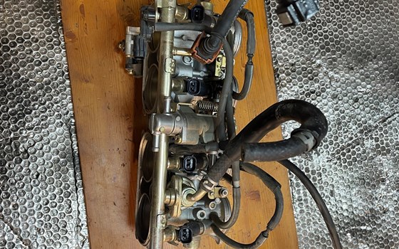 Yamaha YZF R1 RN12 Einspritzanlage Drosselklappe - Bild 2 Yamaha YZF R1 RN12 Einspritzanlage Drosselklappe - Bild 2