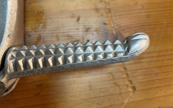 Yamaha YZF R1 RN12 Soziusfußraster Fußraster hinten - Bild 3 Yamaha YZF R1 RN12 Soziusfußraster Fußraster hinten - Bild 3