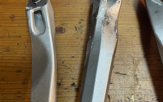 Yamaha YZF R1 RN12 Soziusfußraster Fußraster hinten - Bild 4 Yamaha YZF R1 RN12 Soziusfußraster Fußraster hinten - Bild 4