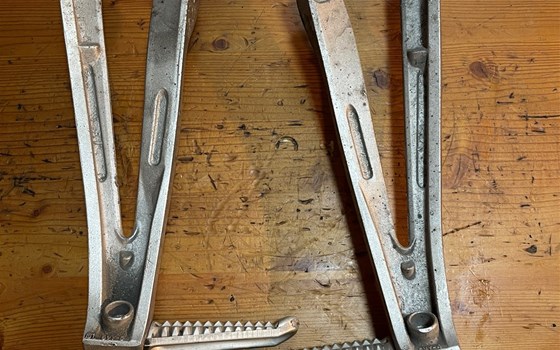 Yamaha YZF R1 RN12 Soziusfußraster Fußraster hinten - Bild 7 Yamaha YZF R1 RN12 Soziusfußraster Fußraster hinten - Bild 7