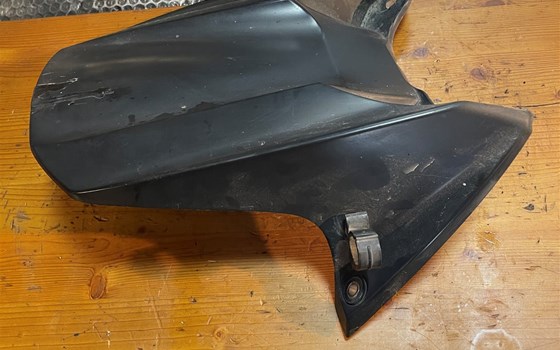 Yamaha YZF R1 RN12 Kotflügel hinten Kettenschutz Spritzschutz - Bild 4 Yamaha YZF R1 RN12 Kotflügel hinten Kettenschutz Spritzschutz - Bild 4