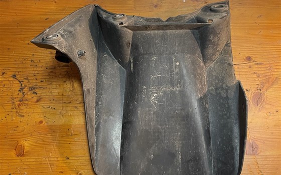 Yamaha YZF R1 RN12 Kotflügel hinten Kettenschutz Spritzschutz - Bild 5 Yamaha YZF R1 RN12 Kotflügel hinten Kettenschutz Spritzschutz - Bild 5