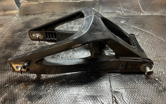 Yamaha YZF R1 RN12 Schwinge - Bild 1 Yamaha YZF R1 RN12 Schwinge - Bild 1