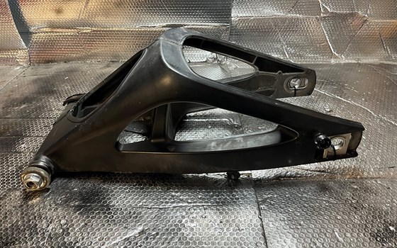 Yamaha YZF R1 RN12 Schwinge - Bild 5 Yamaha YZF R1 RN12 Schwinge - Bild 5