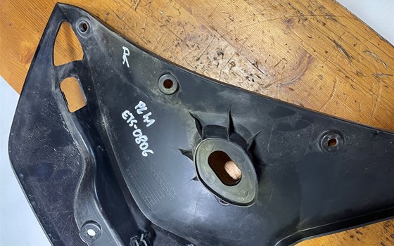 Honda CBR 600 ABS PC41 Innenverkleidung unten rechts Verkleidung - Bild 10 Honda CBR 600 ABS PC41 Innenverkleidung unten rechts Verkleidung - Bild 10