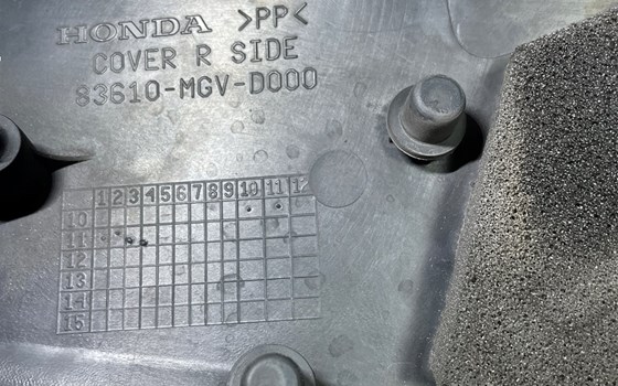 Honda CBR 600 ABS PC41 Tankverkleidung rechts Verkleidung - Bild 11 Honda CBR 600 ABS PC41 Tankverkleidung rechts Verkleidung - Bild 11