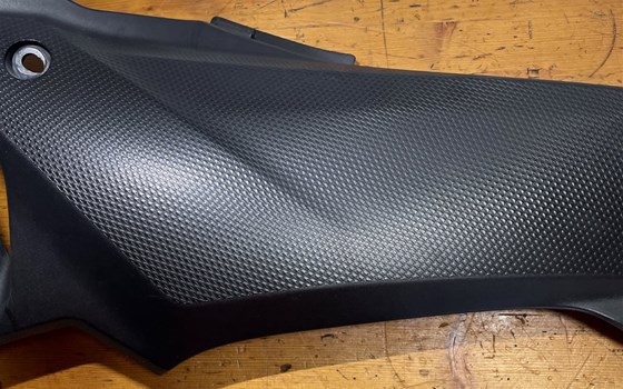 Honda CBR 600 ABS PC41 Tankverkleidung rechts Verkleidung - Bild 4 Honda CBR 600 ABS PC41 Tankverkleidung rechts Verkleidung - Bild 4