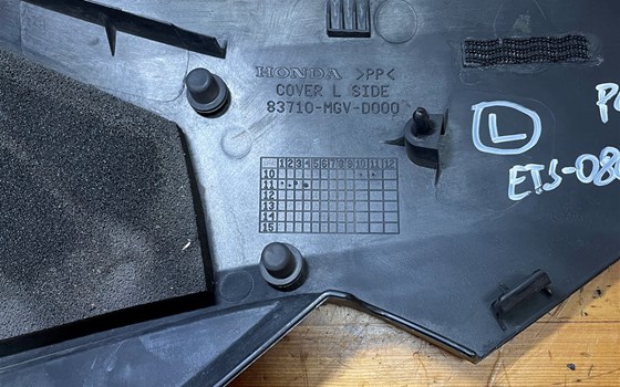 Honda CBR 600 ABS PC41 Tankverkleidung links Verkleidung - Bild 9 Honda CBR 600 ABS PC41 Tankverkleidung links Verkleidung - Bild 9