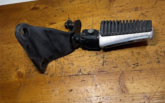 Yamaha XVS 650 Dragstar 4VR Fußraster vorne links - Bild 6