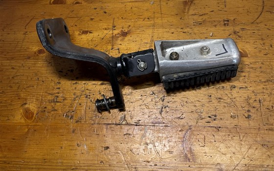 Yamaha XVS 650 Dragstar 4VR Fußraster vorne links - Bild 8