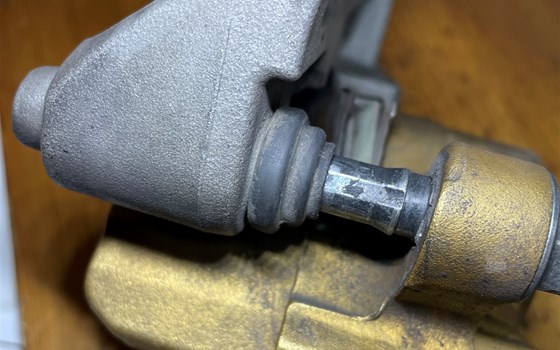 Honda CBR 600 ABS PC41 Bremssattel hinten Bremszange - Bild 9