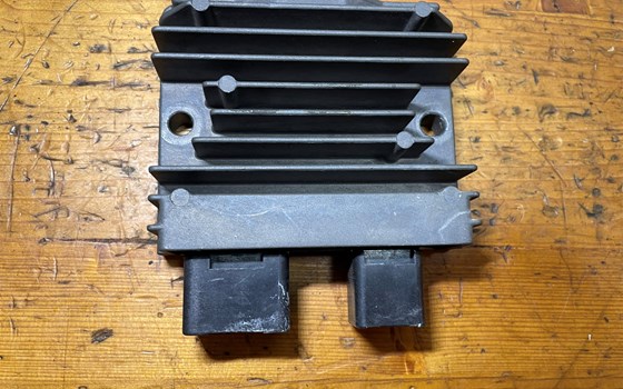 Honda CBR 600 ABS PC41 Regler Lichtmaschine Spannungsregler - Bild 2 Honda CBR 600 ABS PC41 Regler Lichtmaschine Spannungsregler - Bild 2