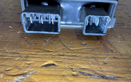 Honda CBR 600 ABS PC41 Regler Lichtmaschine Spannungsregler - Bild 3 Honda CBR 600 ABS PC41 Regler Lichtmaschine Spannungsregler - Bild 3