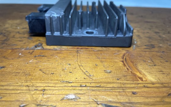 Honda CBR 600 ABS PC41 Regler Lichtmaschine Spannungsregler - Bild 4 Honda CBR 600 ABS PC41 Regler Lichtmaschine Spannungsregler - Bild 4