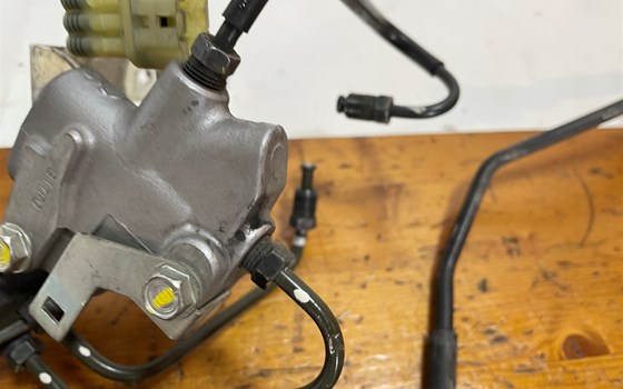 Honda CBR 600 ABS PC41 Bremsleitungen vorne hinten - Bild 10 Honda CBR 600 ABS PC41 Bremsleitungen vorne hinten - Bild 10