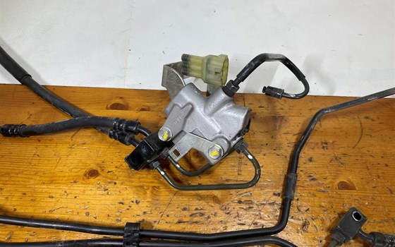 Honda CBR 600 ABS PC41 Bremsleitungen vorne hinten - Bild 2 Honda CBR 600 ABS PC41 Bremsleitungen vorne hinten - Bild 2