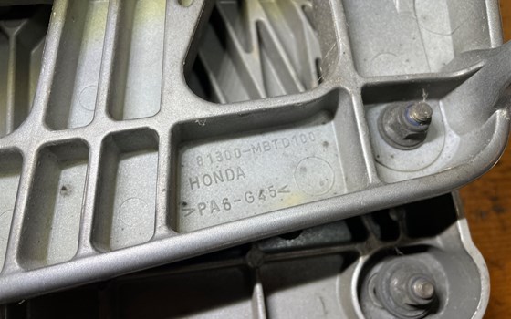 Honda XL 1000 Varadero SD02 Haltegriff Topcasehalterung - Bild 10