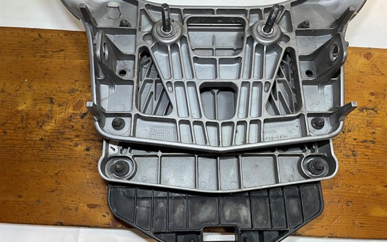 Honda XL 1000 Varadero SD02 Haltegriff Topcasehalterung - Bild 9