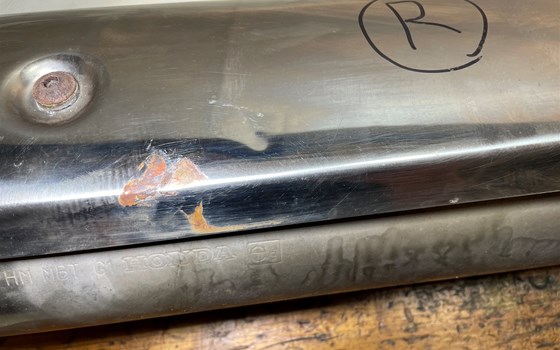 Honda XL 1000 Varadero SD02 Auspuff Endtopf rechts Abgasanlage - Bild 4 Honda XL 1000 Varadero SD02 Auspuff Endtopf rechts Abgasanlage - Bild 4