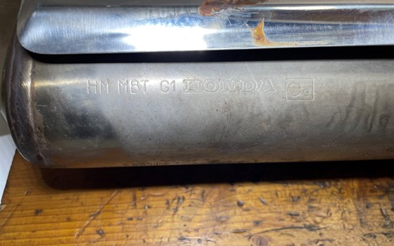 Honda XL 1000 Varadero SD02 Auspuff Endtopf rechts Abgasanlage - Bild 5 Honda XL 1000 Varadero SD02 Auspuff Endtopf rechts Abgasanlage - Bild 5