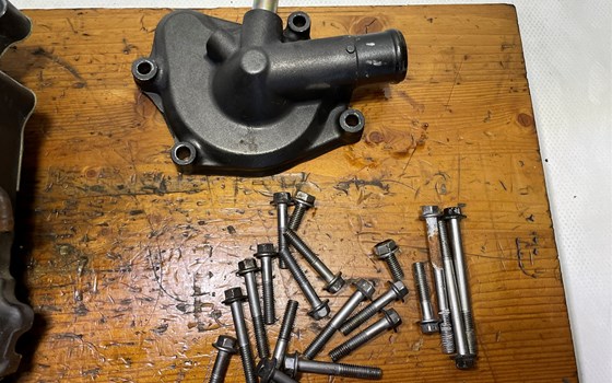 Honda XL 1000 Varadero Kupplungsdeckel Wasserpumpe Deckel - Bild 2