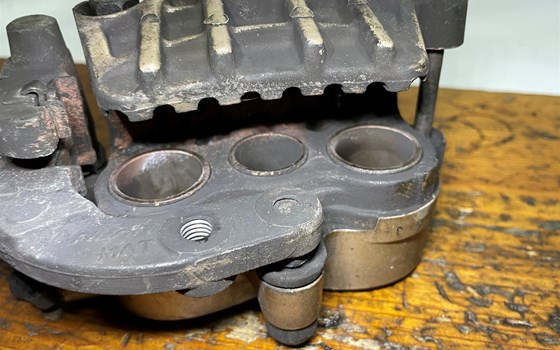 Honda XL 1000 Varadero SD02 Bremssattel vorne rechts Bremszange - Bild 6