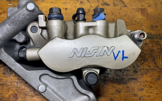 Honda XL 1000 Varadero SD02 Bremssattel vorne links Bremszange - Bild 3