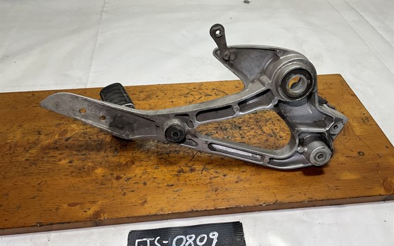 Honda XL 1000 Varadero SD02 Fußraster links Fußrasterhalterung - Bild 7 Honda XL 1000 Varadero SD02 Fußraster links Fußrasterhalterung - Bild 7