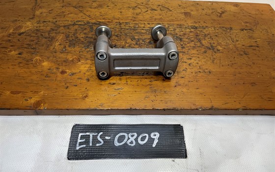 Honda XL 1000 Varadero SD02 Riser Lenkerhalterung - Bild 1