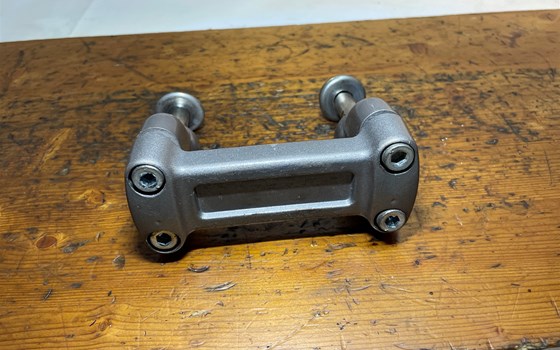 Honda XL 1000 Varadero SD02 Riser Lenkerhalterung - Bild 3