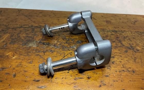 Honda XL 1000 Varadero SD02 Riser Lenkerhalterung - Bild 4