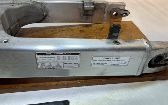 Honda XL 1000 Varadero SD02 Schwinge Schwingarm - Bild 8 Honda XL 1000 Varadero SD02 Schwinge Schwingarm - Bild 8