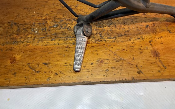 Kawasaki Versys 650 KLE LE650A Soziusfußraster rechts Fußraster - Bild 5 Kawasaki Versys 650 KLE LE650A Soziusfußraster rechts Fußraster - Bild 5