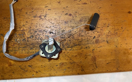 Kawasaki Versys 650 KLE LE650A Tankgeber Tankschwimmer - Bild 2 Kawasaki Versys 650 KLE LE650A Tankgeber Tankschwimmer - Bild 2