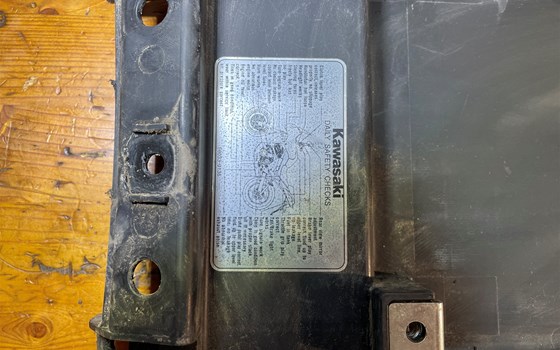 Kawasaki Versys 650 KLE LE650A Spritzschutz Kotflügel hinten - Bild 5 Kawasaki Versys 650 KLE LE650A Spritzschutz Kotflügel hinten - Bild 5