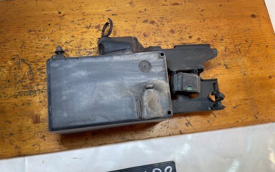 Kawasaki Versys 650 KLE LE650A Batteriekasten - Bild 7