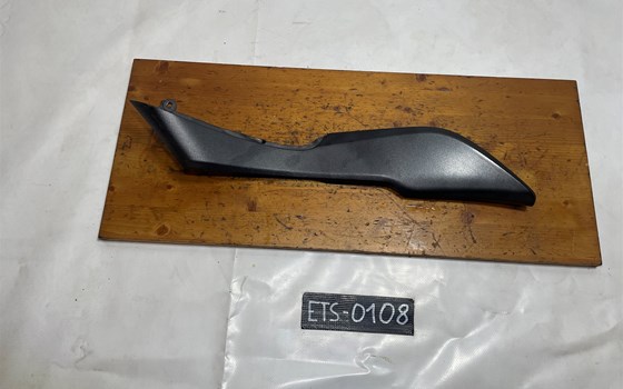 Kawasaki Versys 650 KLE LE650A Tankverkleidung rechts Verkleidung - Bild 1 Kawasaki Versys 650 KLE LE650A Tankverkleidung rechts Verkleidung - Bild 1