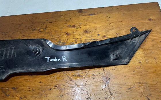 Kawasaki Versys 650 KLE LE650A Tankverkleidung rechts Verkleidung - Bild 9 Kawasaki Versys 650 KLE LE650A Tankverkleidung rechts Verkleidung - Bild 9