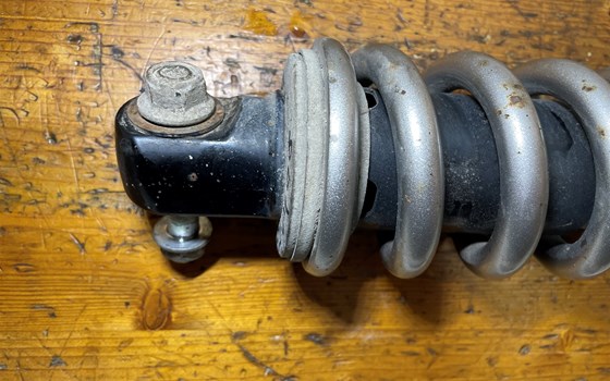 Kawasaki Versys 650 KLE LE650A Federbein Dämpfer - Bild 3 Kawasaki Versys 650 KLE LE650A Federbein Dämpfer - Bild 3